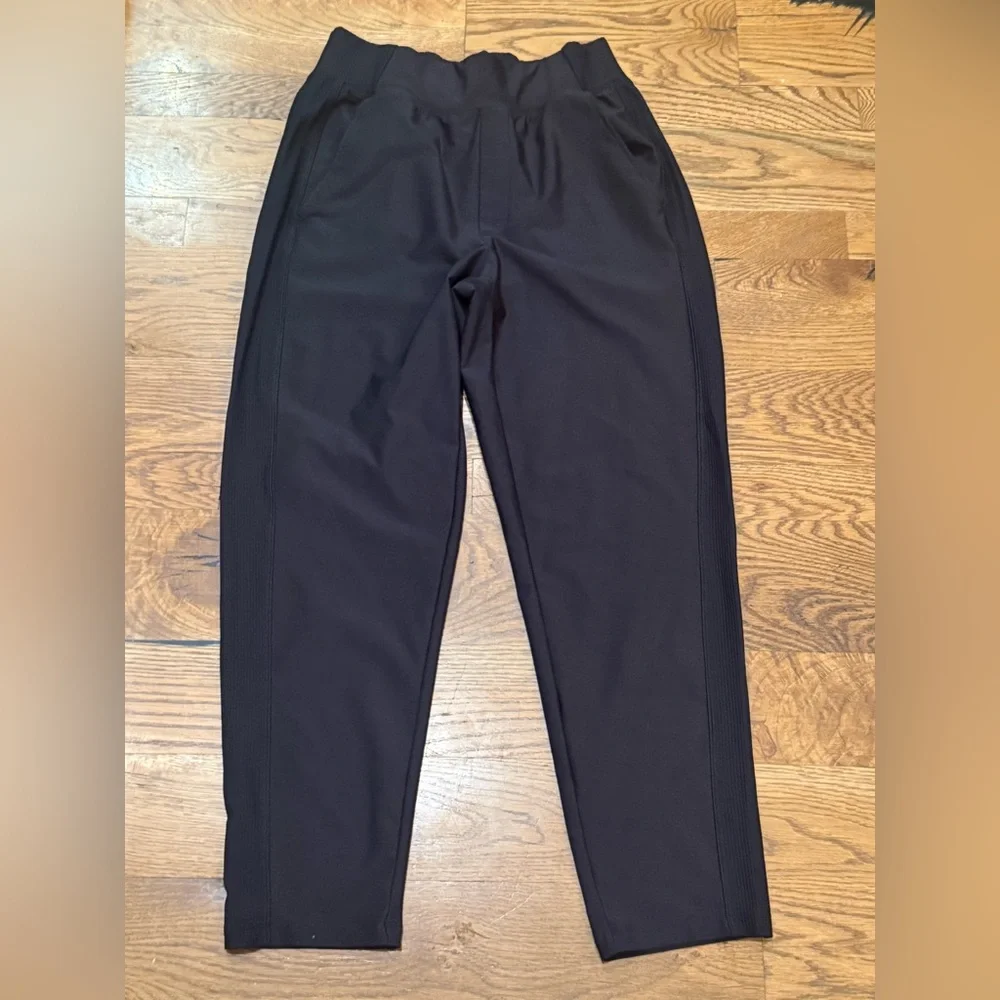Old Navy. Powersoft Go-Dry Ribbed Side Track Pant. Black Size Medium.